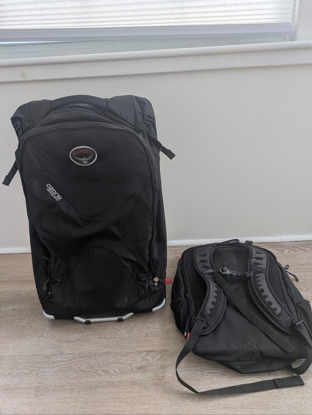 Osprey Ozone 50L/22" convertible travel roller bag/backpack w detachable day bag